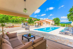 Villa Patria with Media room, Private pool, Summer kitchen, Gym